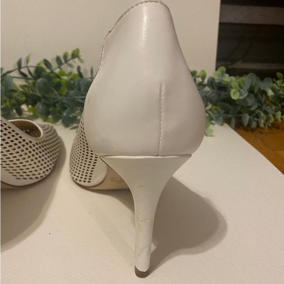 Jessica Simpson white pumps- size 7.5- color on trend-faux leather-great texture - Picture 6 of 8